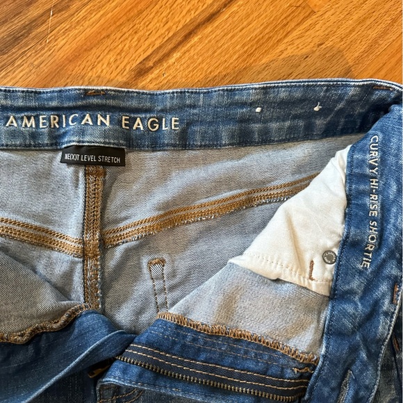 American Eagle Jean Shorts Size 16Curvy High Rise Shortie Light Wash Distressed - Picture 3 of 5